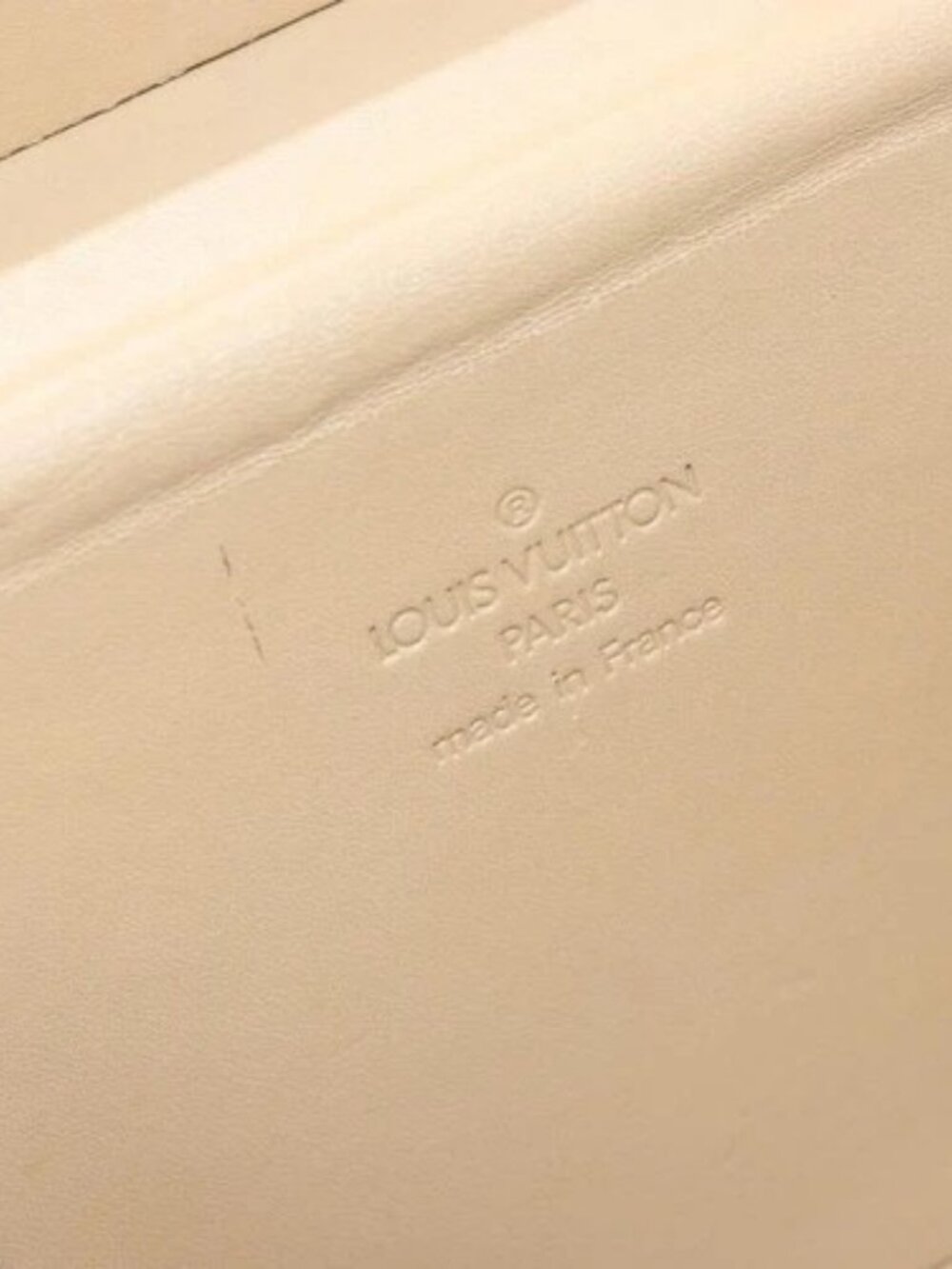 LOUIS VUITTON Monogram Vernis Bleecker Cosmetic Pouch Beige M91002 Auth 173131 - Picture 12 of 15